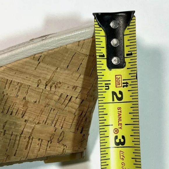 Michael Michael Kors Sandals Sz 8 Ivory Leather Thong Gold Logo Cork Wedge - Picture 9 of 10